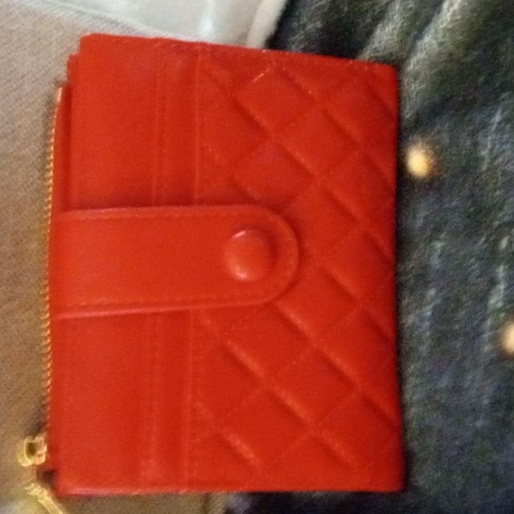 WOMEN'S RED LEATHER SNAP WALLET OFFERS WELCOME